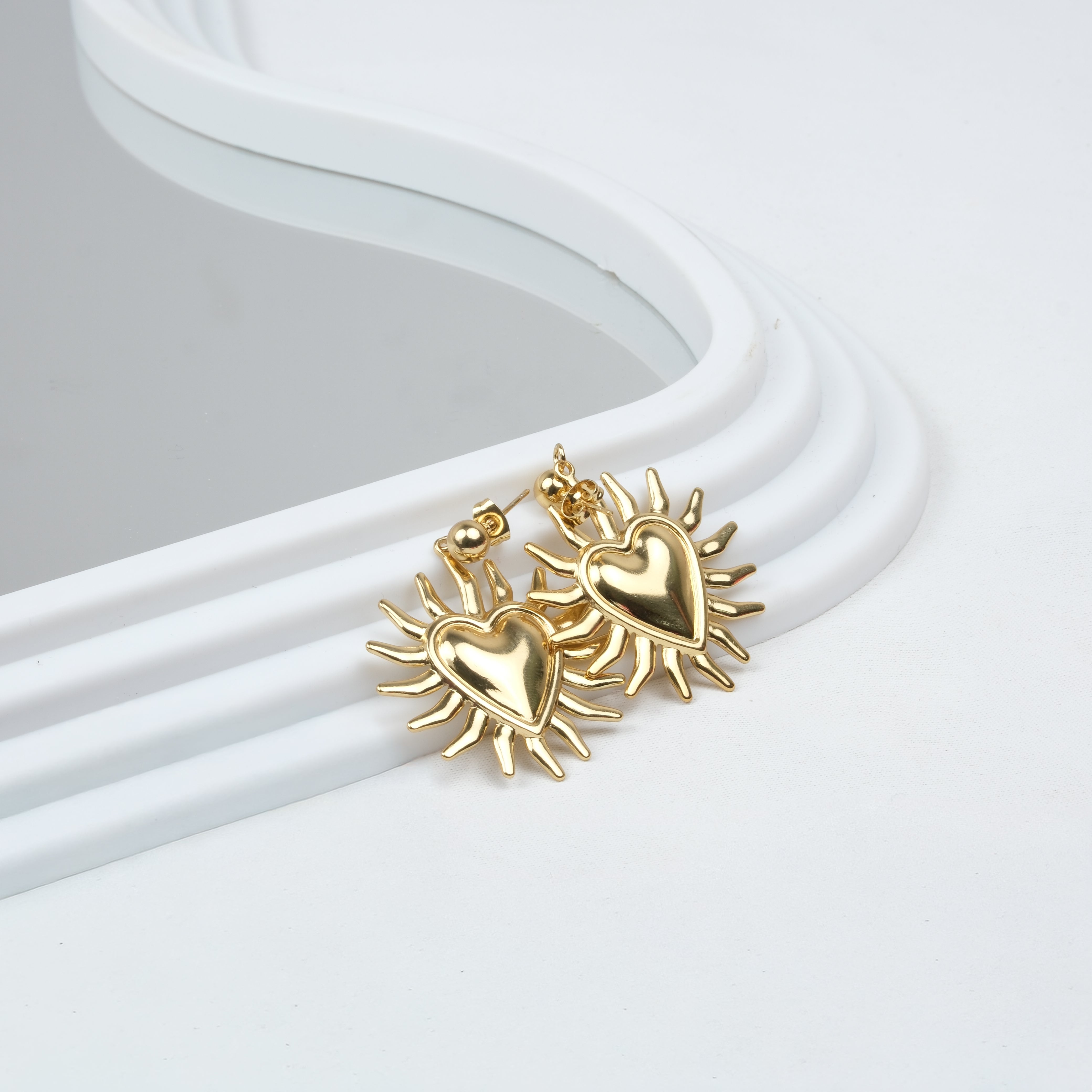 Altın Kaplama Kalp Detay Küpe