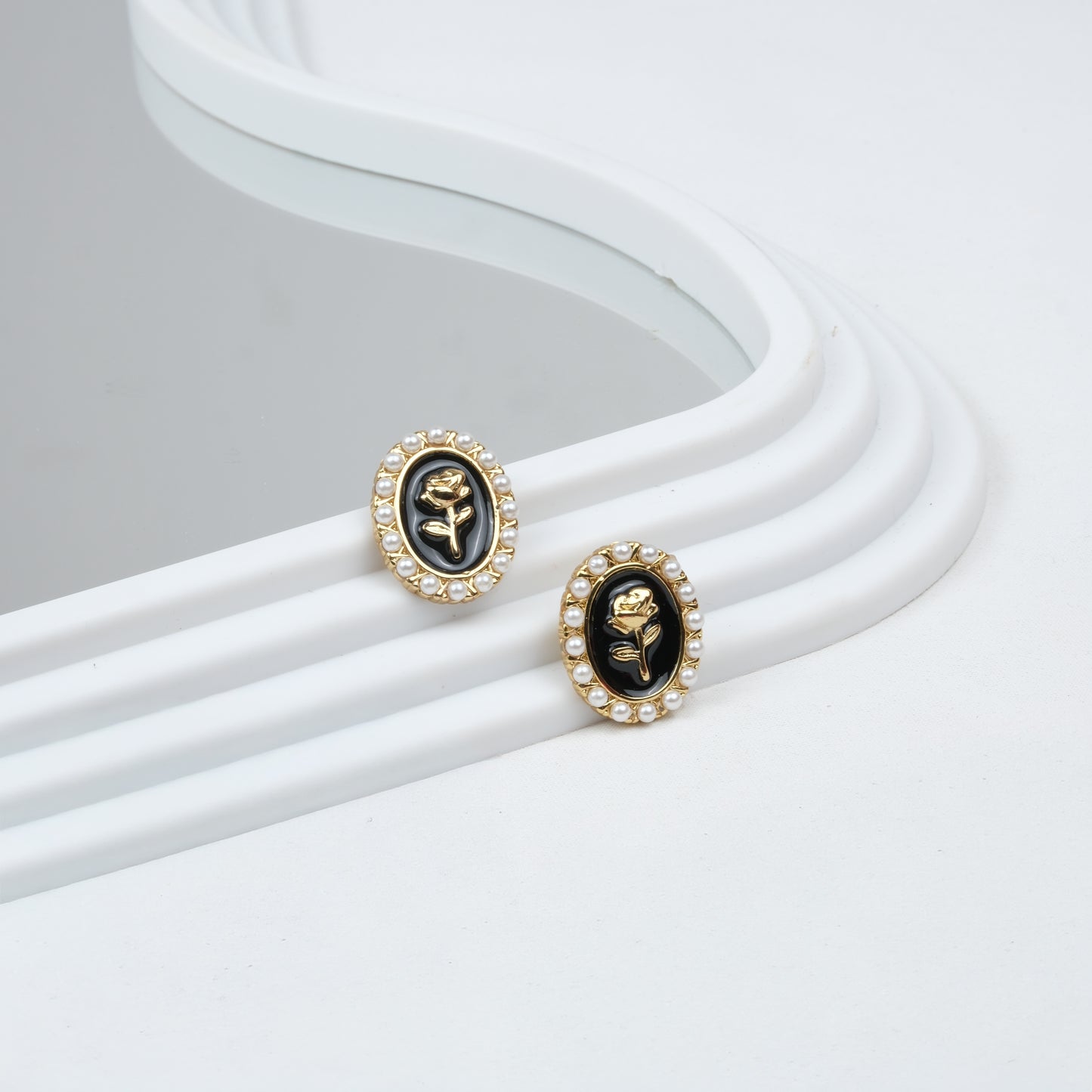 Altın Kaplama Gül Detaylı Küpe