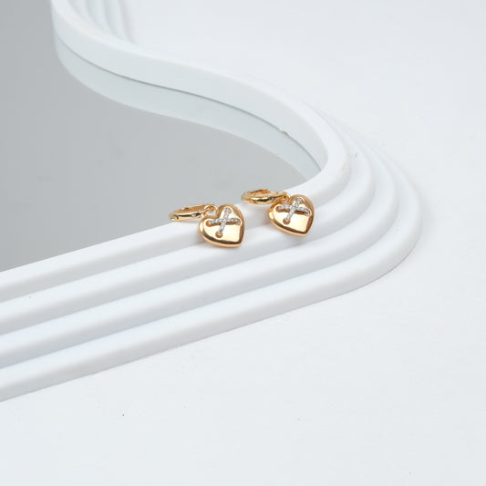 Altın Kaplama Taşlı Kalp Detay Küpe