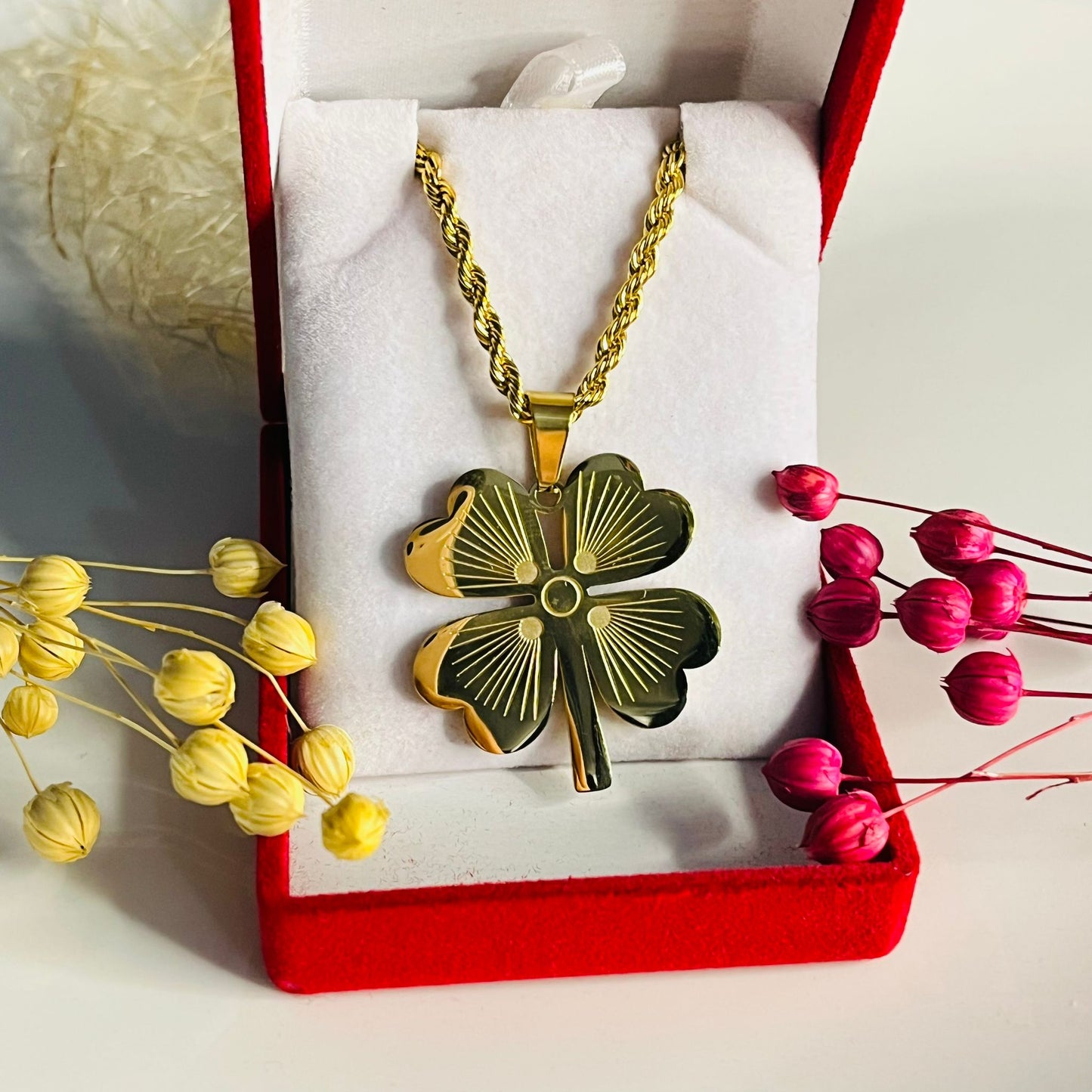 Altın Kaplama Yonca Kolye